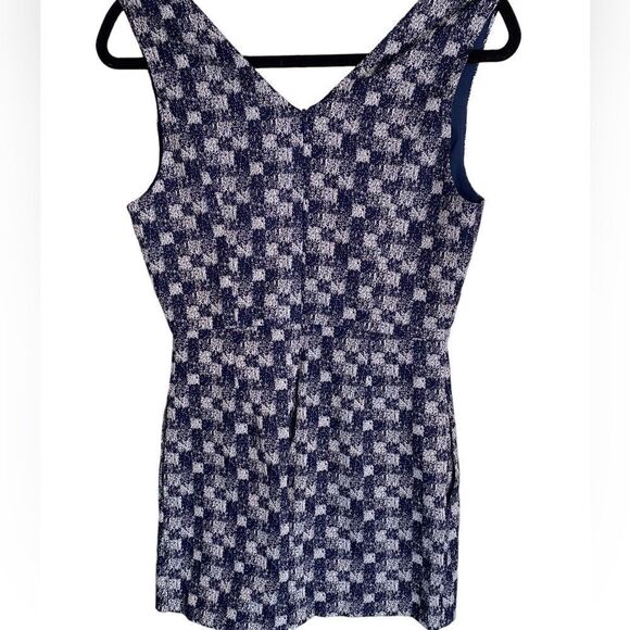 BCBGeneration Navy Jacquard Textured V Neck V Back Skort Romper Women’s Size 4 - Picture 4 of 14